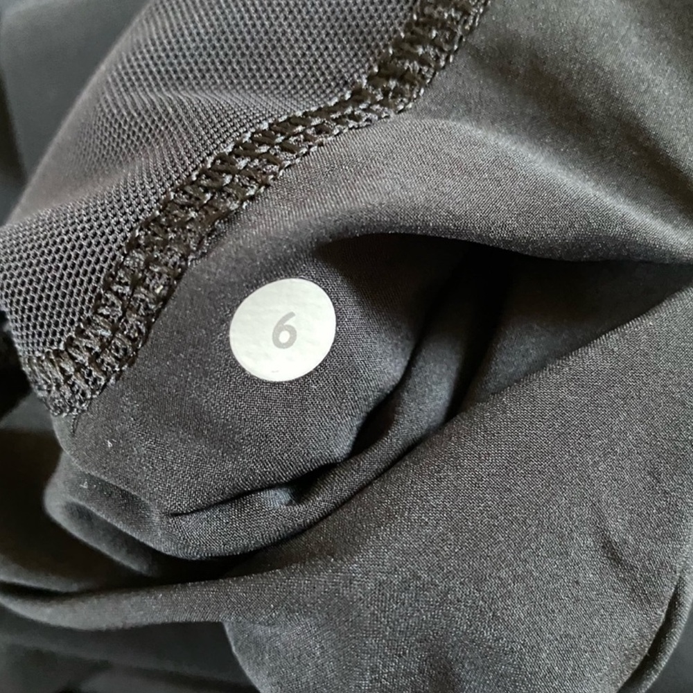 Lululemon Tracker Black High Rise Shorts Size 6 - Picture 5 of 5